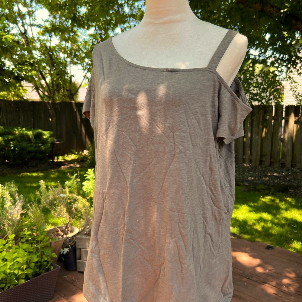 Maurices cold shoulder olive drab tee shirt SZ xl cotton